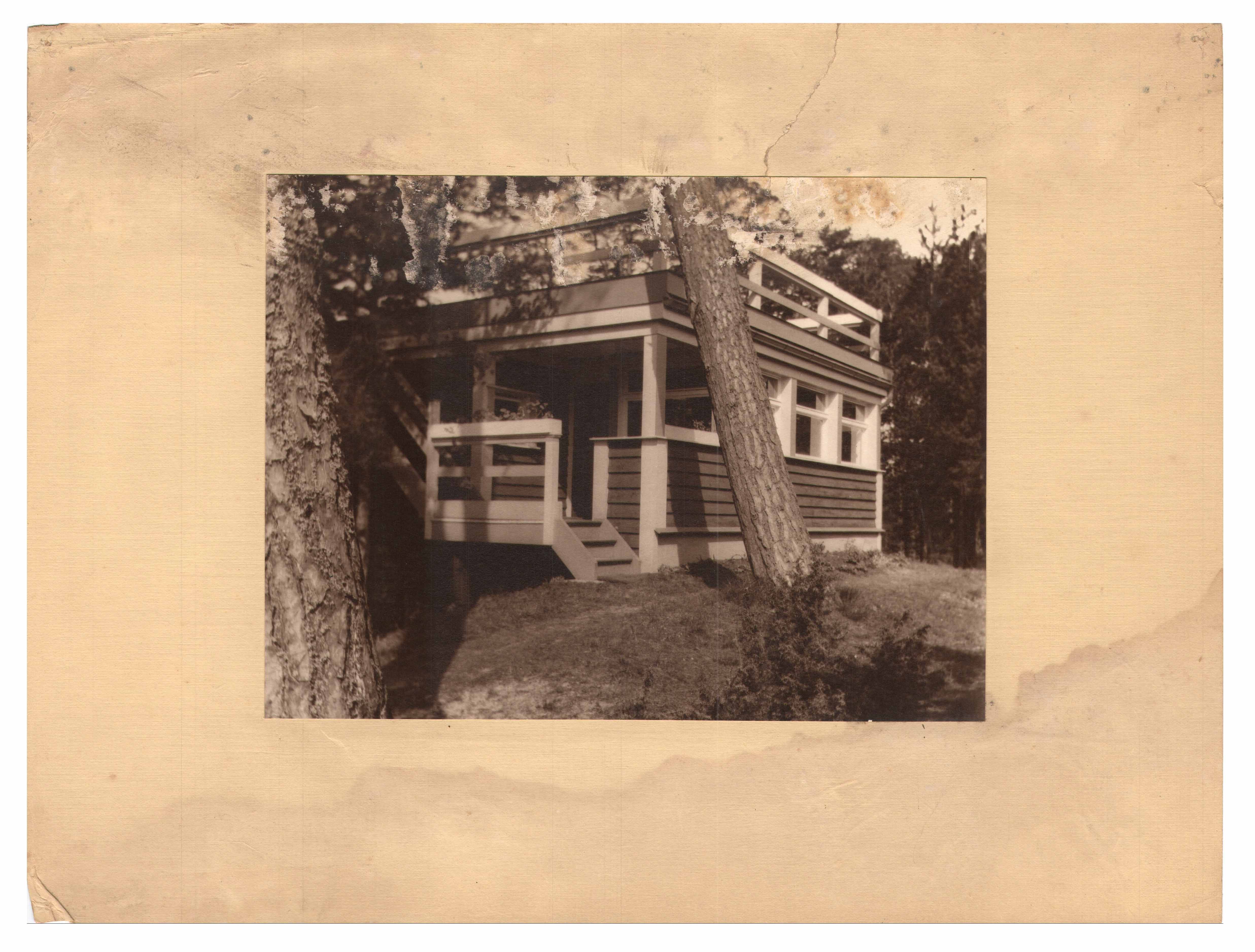 Otto Koenigsberger. Extension to summer house for Maas family, designed by Otto Koenigsberter, 1930. Photographer unknown. Credit: AA Archives: 2012:P47