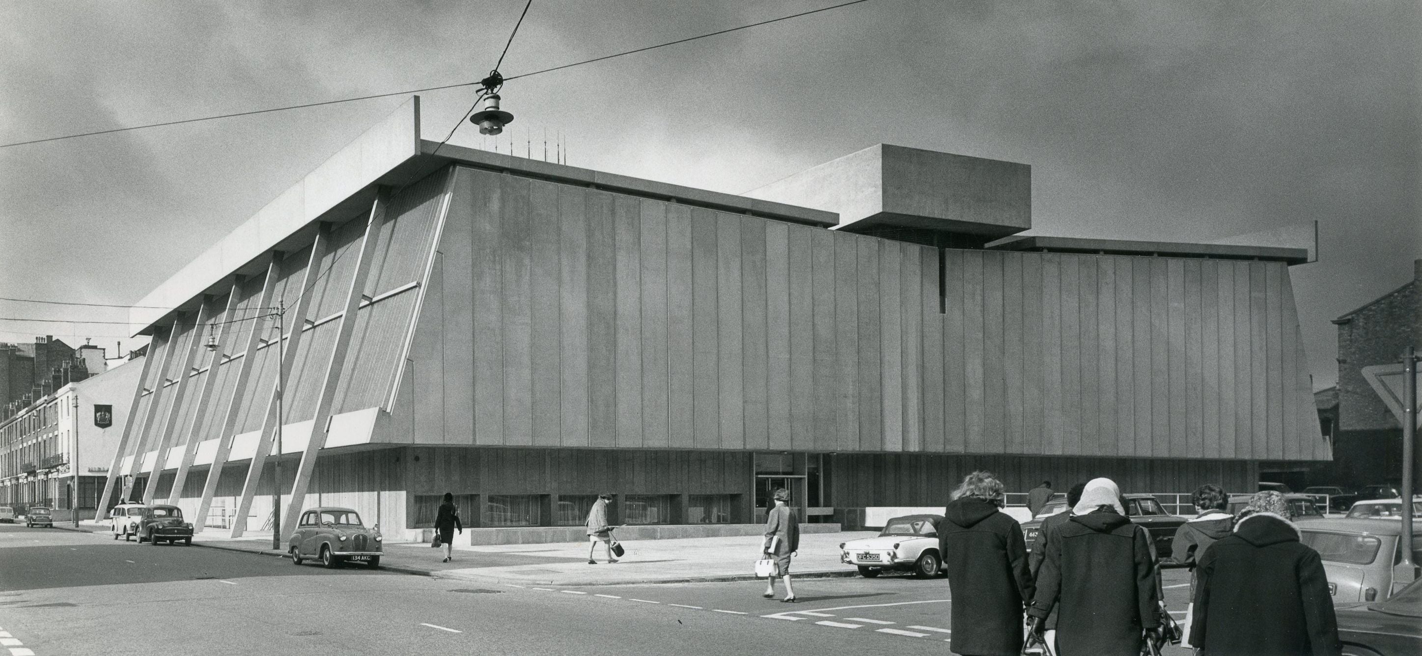 Denys Lasdun and Partners, Sports Centre, University of Liverpool. Photographer: Richard Einzig, AA Archives.