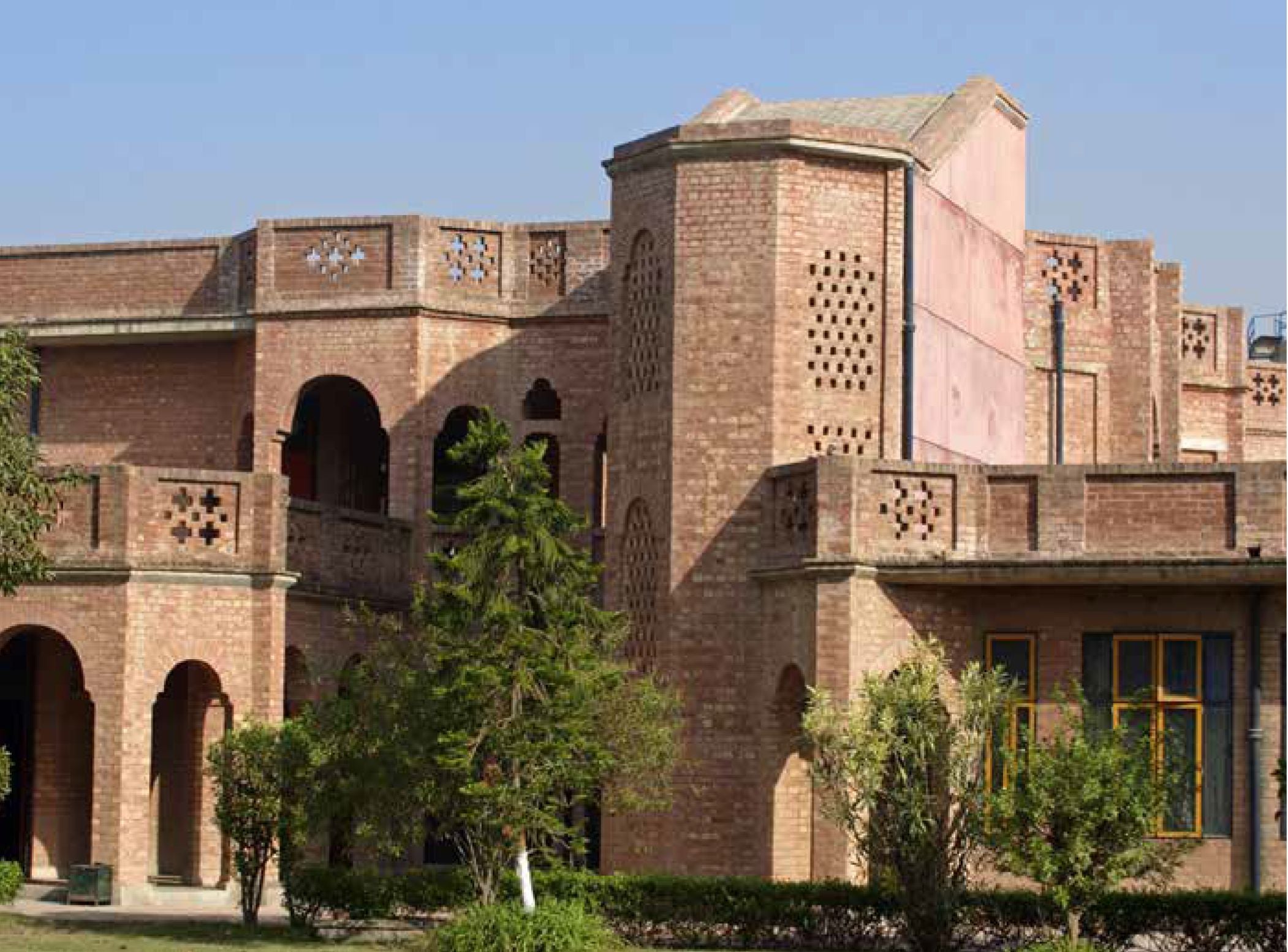 Kamil Khan Mumtaz, Darul Hikmat, Lahore, 1994.