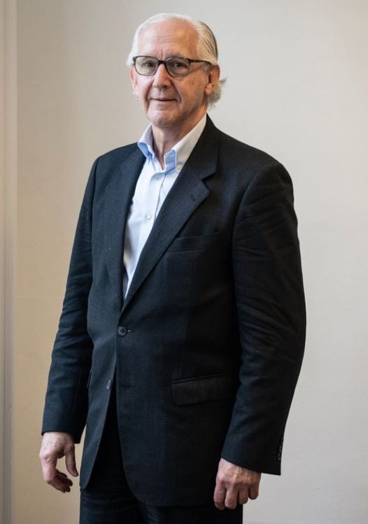 Javier  Castañón image